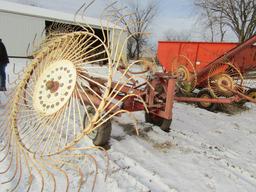 Sitrex 10 Wheel V Rake on Hydraulic Cart