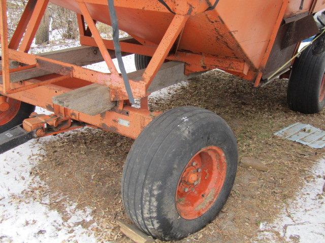 MN 250 Gravity Box on 10 Ton 4 Wheel Wagon, with 12 Ft. Hydraulic Drill Fil