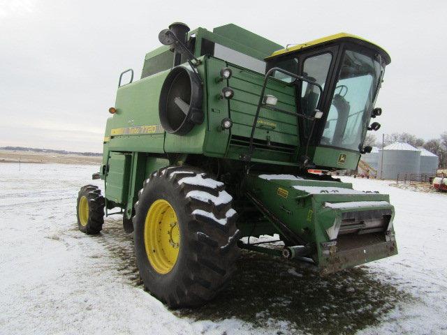 1981 John Deere Model 7720 Turbo Hydrostatic Diesel Combine, Chopper,Spread