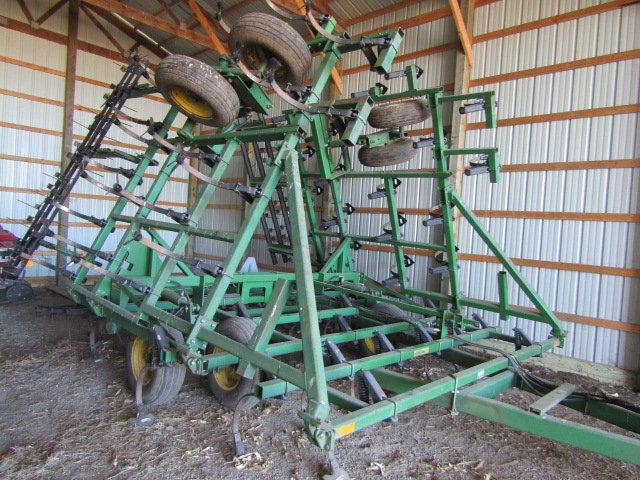 John Deere Model 960 32.5 Ft. Field Cultivator, Walking Tandems on Main Fra