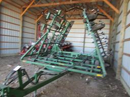 John Deere Model 960 32.5 Ft. Field Cultivator, Walking Tandems on Main Fra