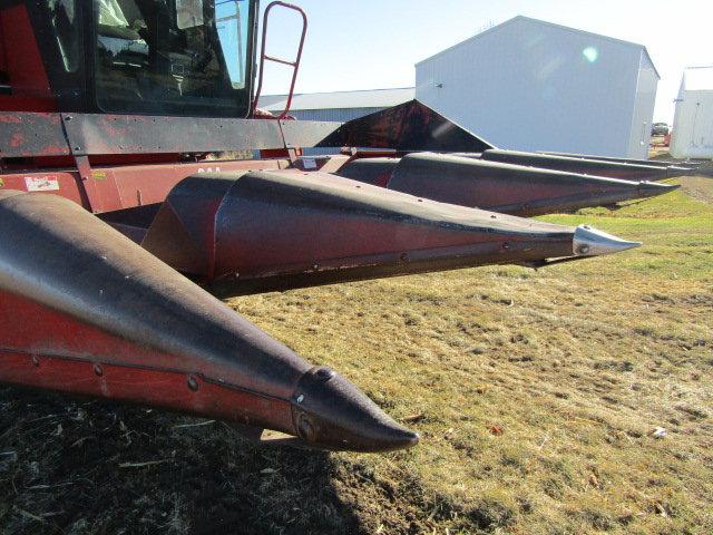 IH 844 Four Row Wide ( 36 Inch ) Corn Head