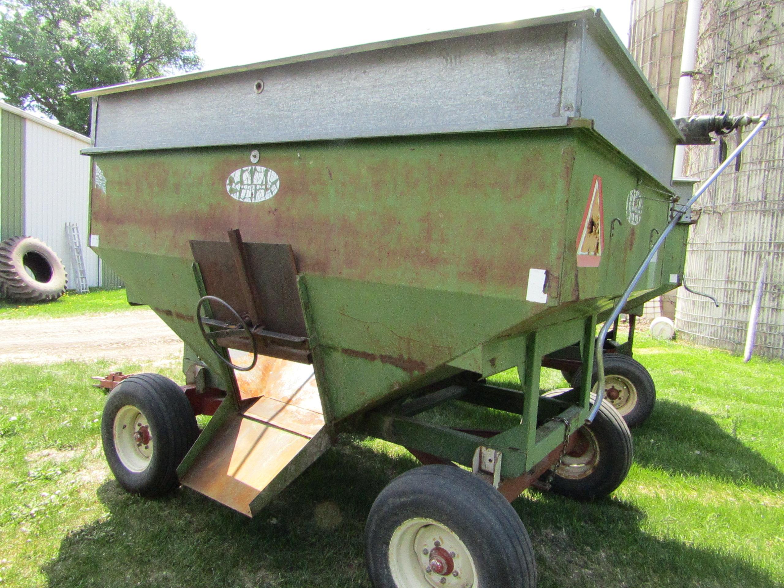 Dakon 250 Bushel +/- Gravity Box on Kewanee # 45 Four Wheel Wagon, Flotatio
