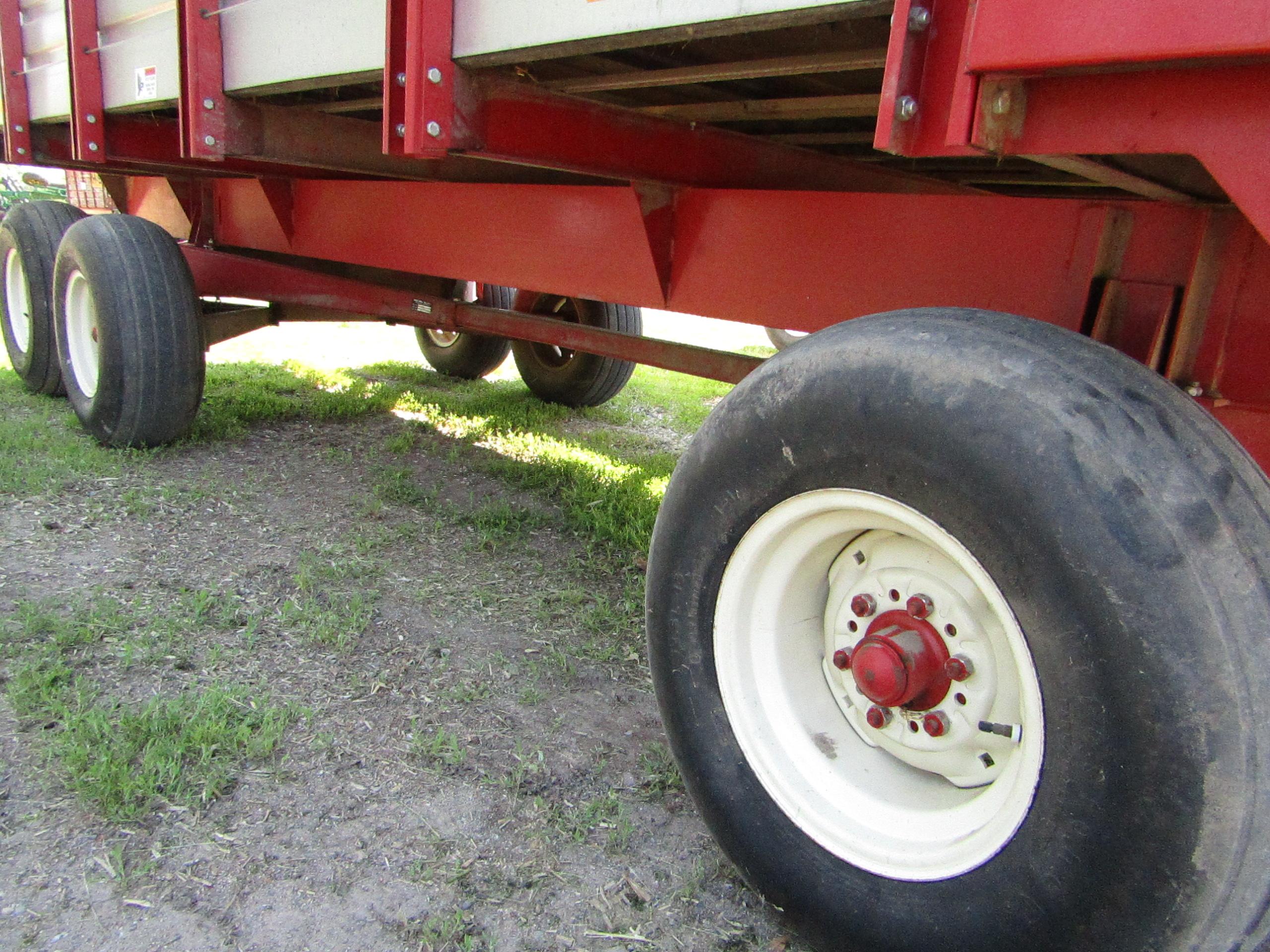 H&S Model HD 7+4 16 Ft. Triple Beater Front Side Unloading Forage Box on H&