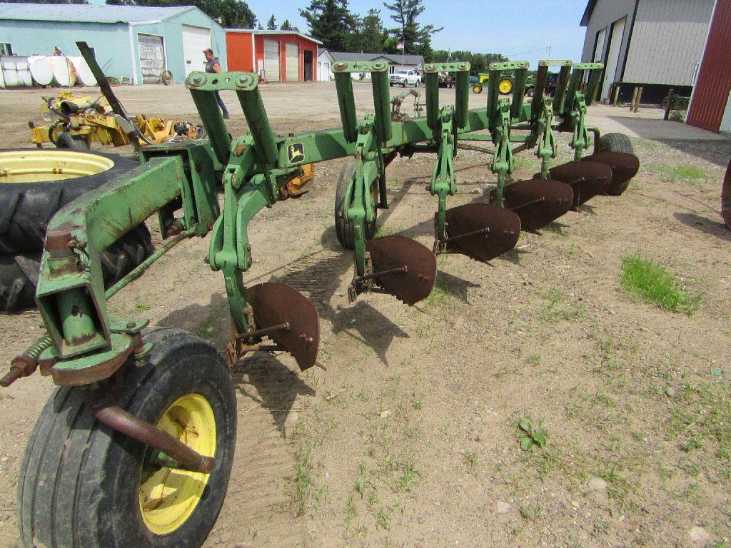 John Deere Model 3200 6 X 18 Inch Auto-Reset Pull Type Plow, Can Be Adjuste