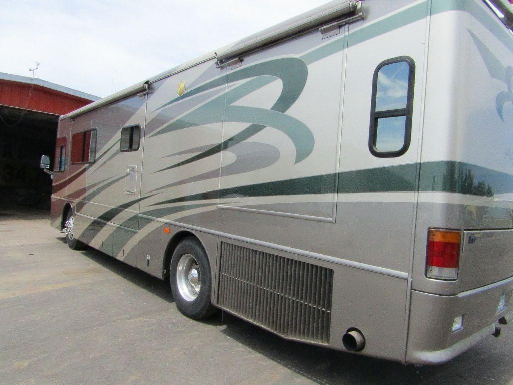 2005 Alpine Coach Deluxe Motorhome, Freightliner Chassis, 400 Cummins Diese