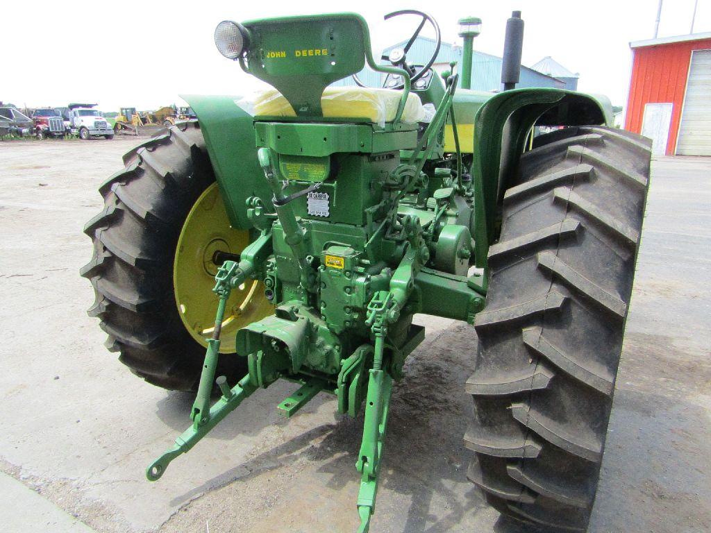 1959 John Deere Model 730 Gas Tractor, John Deere Square Casting Wide Frint