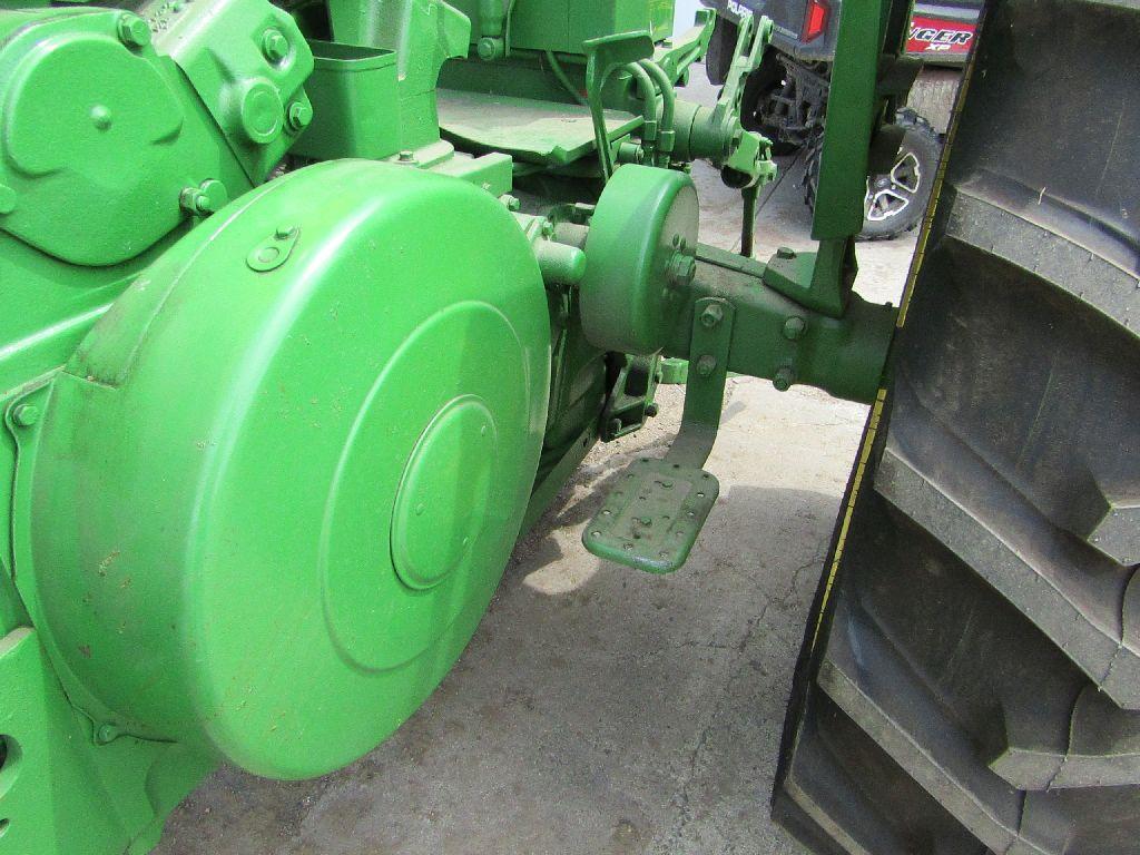 1959 John Deere Model 730 Gas Tractor, John Deere Square Casting Wide Frint