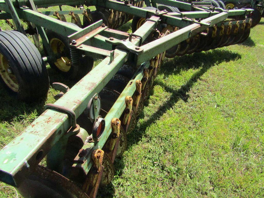 John Deere BWF 18 Ft. Tandem Disc, ( 3 Ft. Manual Fold Wings Have Been Remo