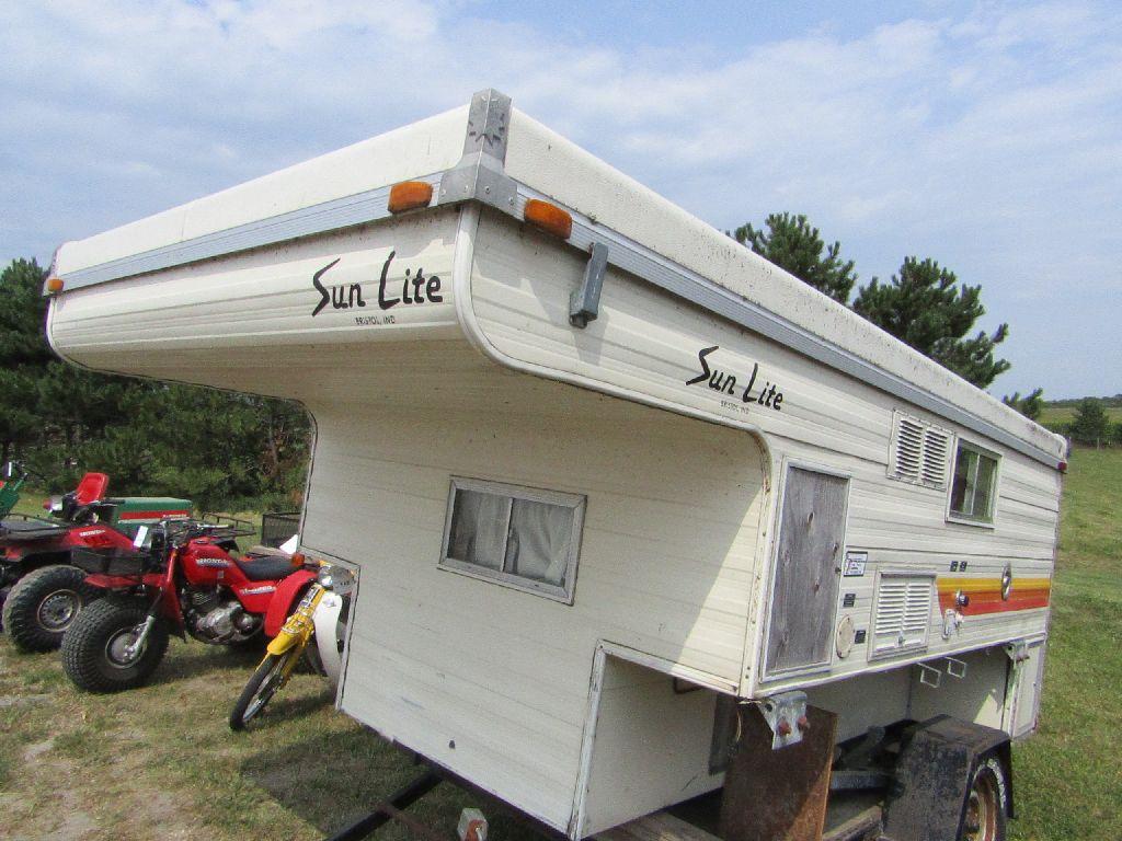 Sun-Lite 8 Ft. Pop UP Pickup Camper