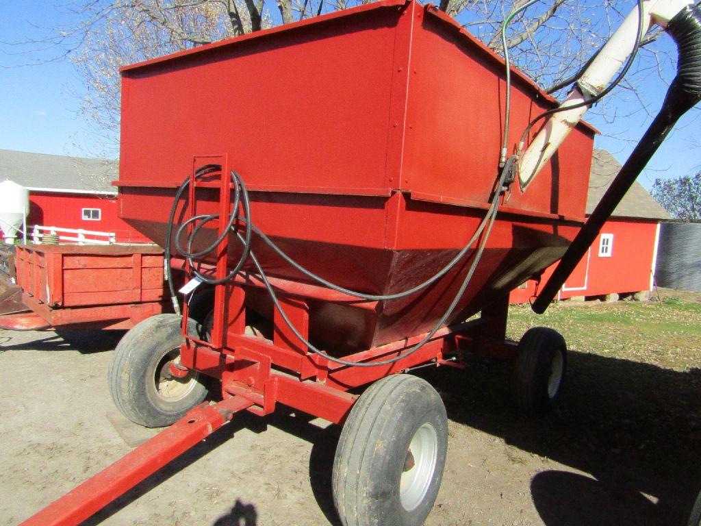 DMI 250 BU. +/- Hopper Bottom Gravity Box with Side Mounted Hydraulic Auger