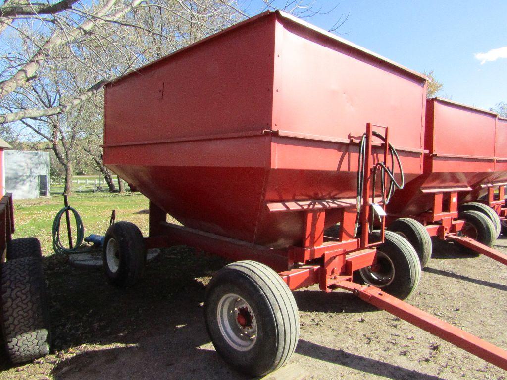 DMI 250 BU. +/- Hopper Bottom Gravity Box with Side Mounted Hydraulic Auger