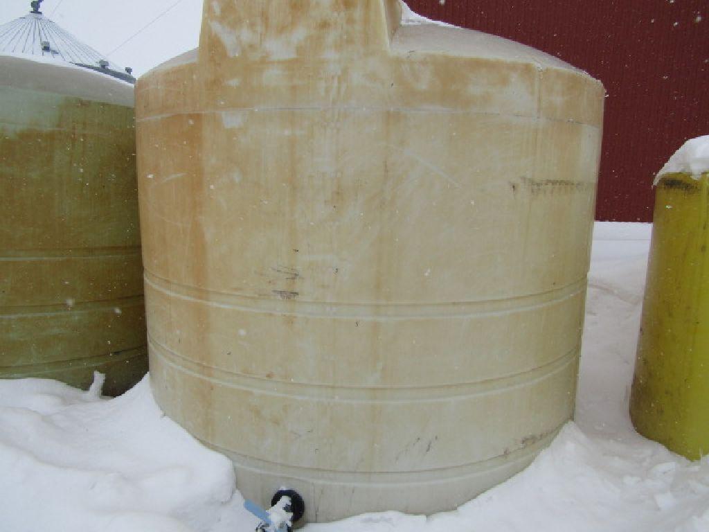 2300 Gallon Poly Tank with Valve