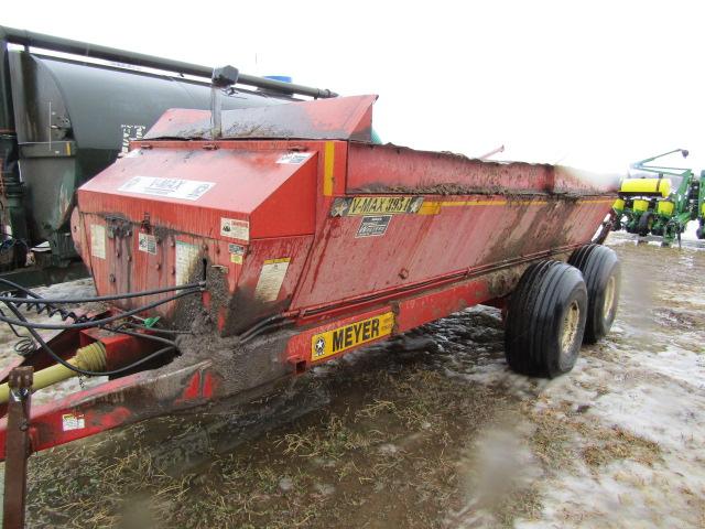 Meyer V-Max 3594 Tandem Axle Auger Style Manure Spreader, Twin Vertical Bea