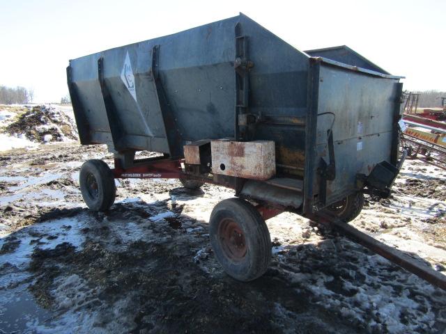 Lorenz Open Top Front Side Unload Bunk Wagon on MN Four Wheel Wagon