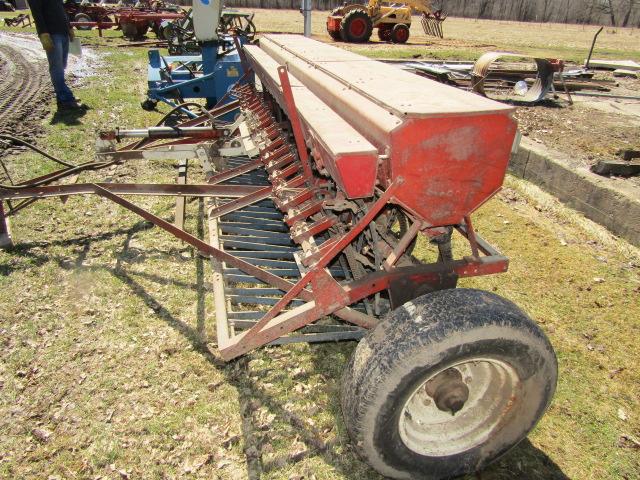 IH 12 FT. Low Rubber End Wheel Grain Drill. Grass Seeder, Hydraulic Lift