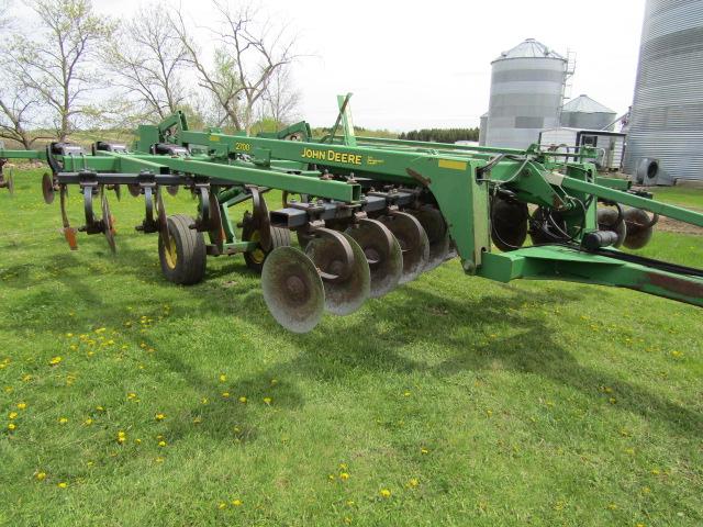 John Deere Model 2700 Soil Management Systems 9 Shank Disc Ripper, Front &