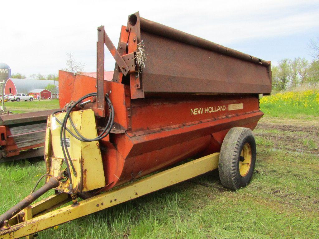 New Holland Tank Style Side Discharge Manure Spreader