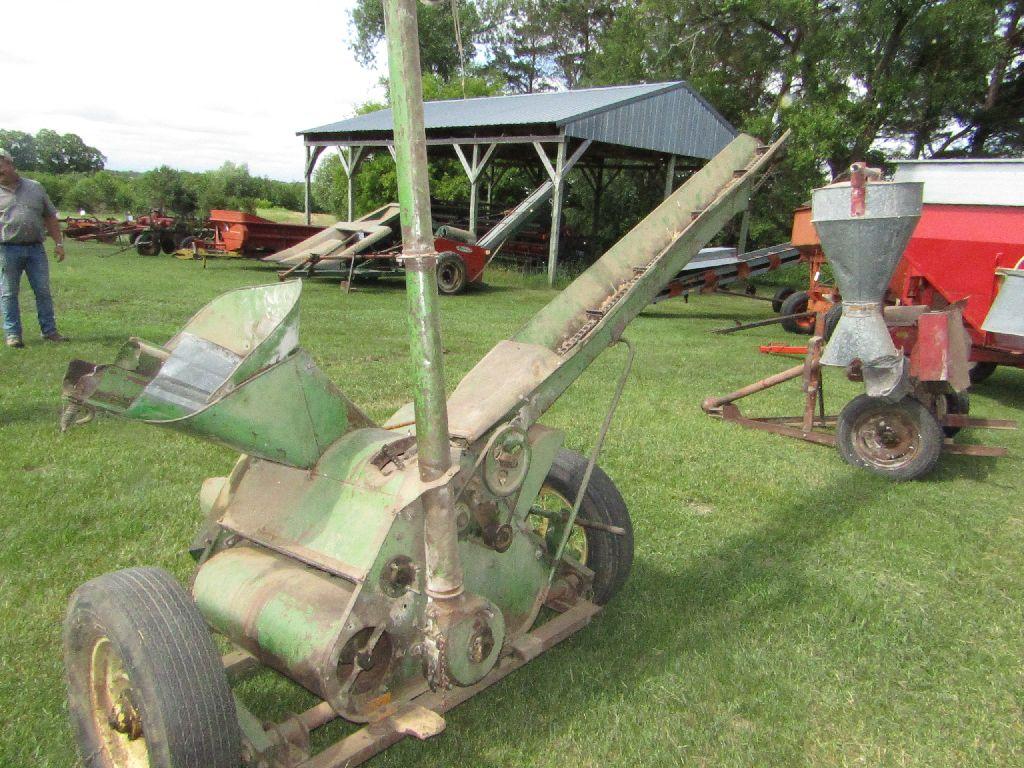 Nice John Deere Model 43 PTO Portable Corn Sheller with Elevator