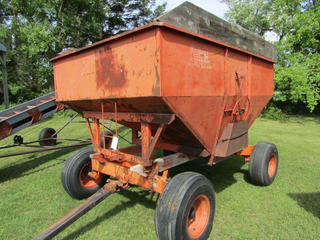 Killbros Model 350 Gravity Box on MN 10 Ton Wagon, Flotation Tires, Ext. Po