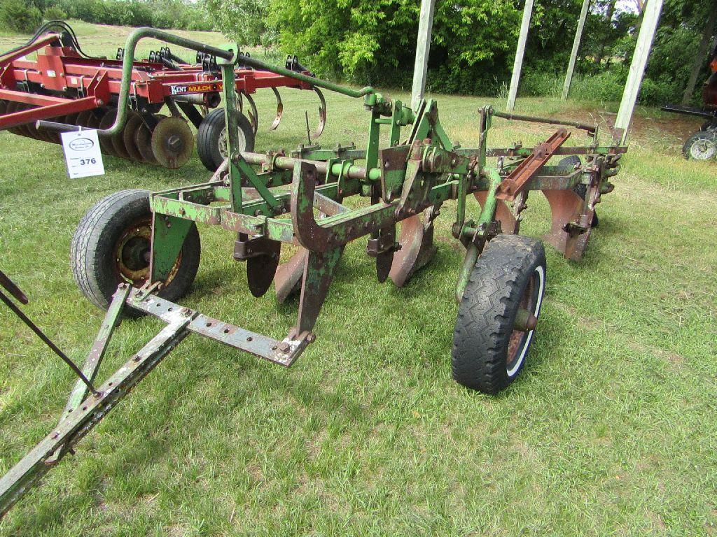 John Deere 4 X 16 Inch Pull Type Trip Beam Plow, Coulters