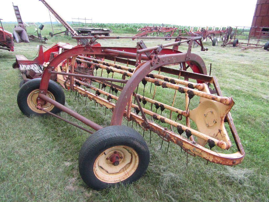 New Holland Model 56 Parallel  Bar Rake, Rubber Mounted Teeth