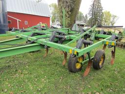 John Deere Model 610 15 Shank-15 FT. Pull Type Chisel Plow, Twisted Shovels