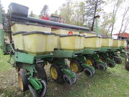 John Deere Model 7000 6 Row 30 Inch Corn Planter, Dry Fertilizer with Cross