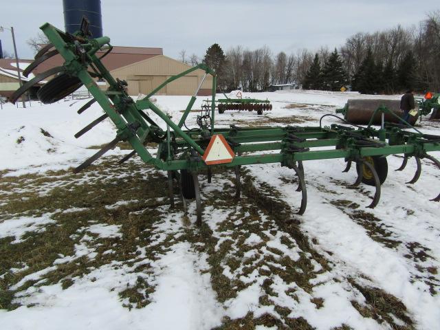 20 FT, Pull Type Chisel Plow, Single Hydraulic Wing
