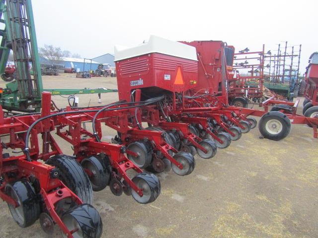 735. 234-308, IH 900 * R X 30 Corn Planter, Trash Whips, T/ST3