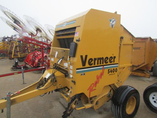 745. 427. 1090, Vermeer 5400 Rebel Twine Round Baler, T/ST3