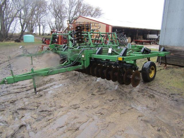 210. John Deere Model 714 9 Shank Disc, Chisel, Walking Tandems, 14 Weights