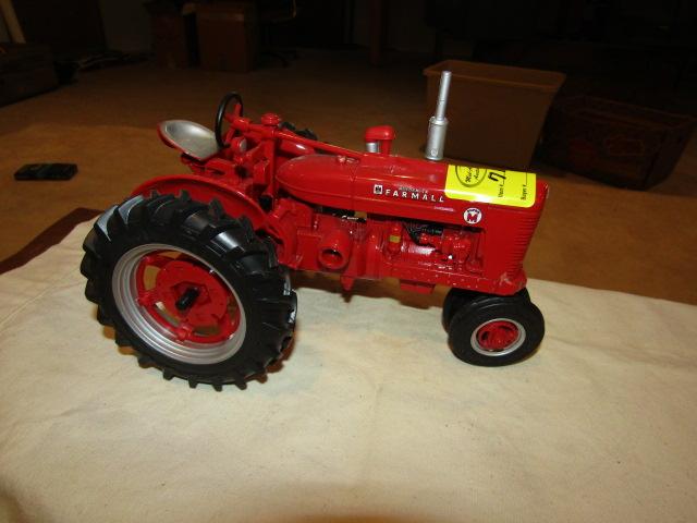 719. Ertl Farmall Super M