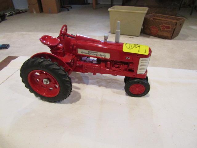 722. Ertl Farmall 350 , Narrow Front, # 1337