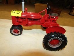 723. Ertl Farmall B- Wide Front