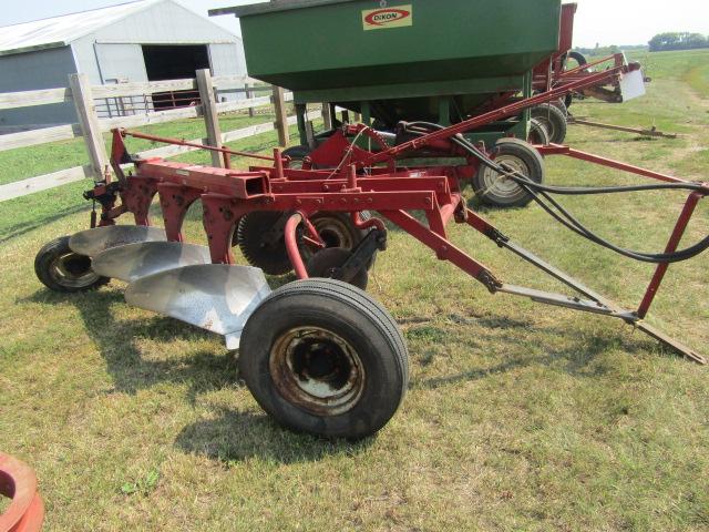 913. IH Model 60 3 X 14 Inch Trip Beam Pull Type Plow with Coulters & Hydra