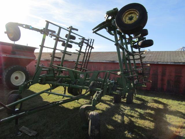 838. John Deere Model 2410 Soil Management Systems 36 FT. Hydraulic Fold Ch