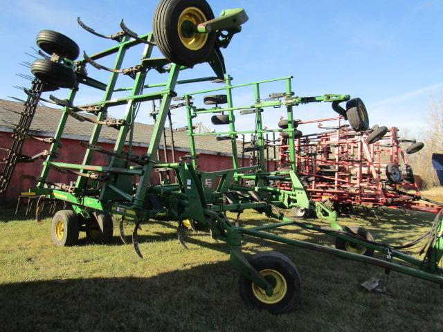 838. John Deere Model 2410 Soil Management Systems 36 FT. Hydraulic Fold Ch