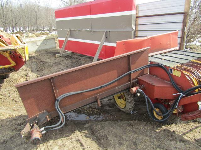 739. New Holland Model 144 Windrow Inverter with Added Hydraulic Extension