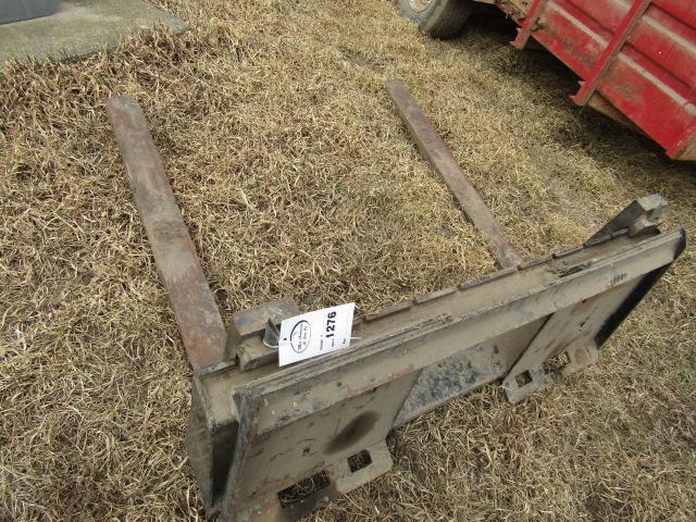 1276. Skid Loader 42 Inch Pallet Forks