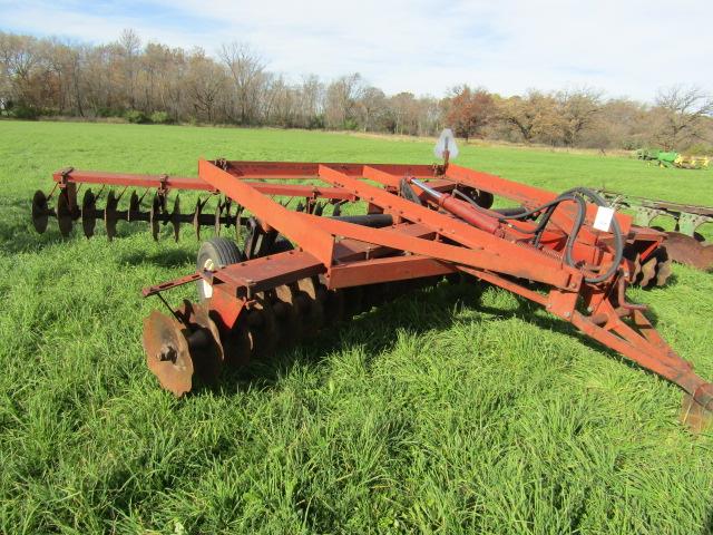 628. IH 18 FT. HD Tandem Disc, Dual Wheels, Cut Away Blades