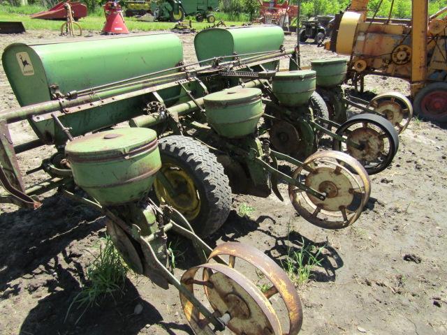 420. John Deere Model 494 Four Row Wide Corn Planter, Dry Fertilizer, Sells