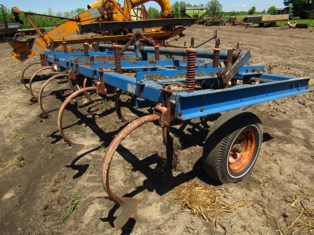 422. Ford Model 181 13 Shank Pull Type Chisel Plow