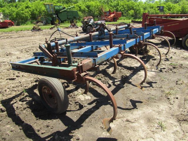 422. Ford Model 181 13 Shank Pull Type Chisel Plow