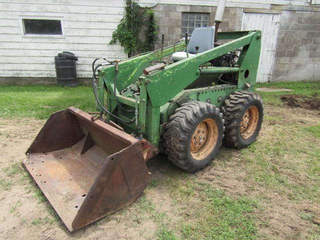 961. Owatonna Model 1000 Gas Skid Loader, Open Station, Wisconsin Engine, 5