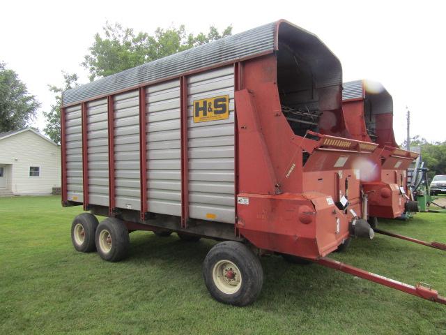 520. H&S Model 501 16 FT. Front Side Unload Forage Box on H&S 12 Ton Tandem