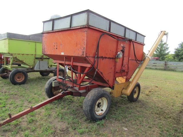 1649. Farm King Gravity Box with Metal Extensions with Good 12 FT. Hydrauli