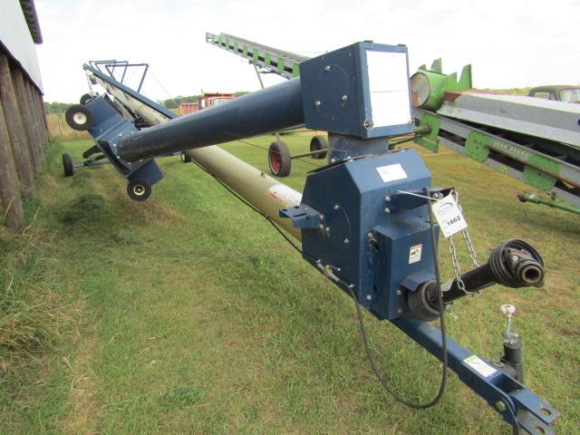 1662. Very Nice Harvest International 10 Inch X 72 FT. Swing Hopper PTO Aug