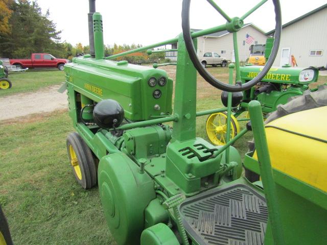 917. 1952 John Deere Model B Tractor, Roll-O-Matic, New 12.4 X 38 Inch Rear