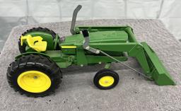 1/16 John Deere utility tractor with loader, no box